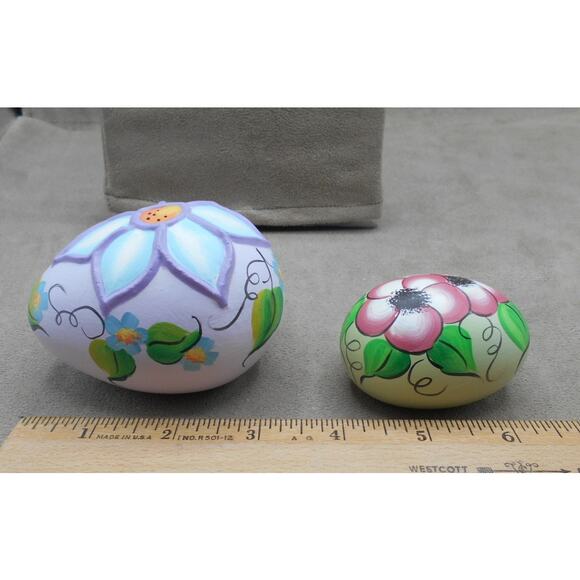 Hand Painted Ceramic Easter Eggs Lot of 2 Eggs Floral Design - Picture 3 of 9